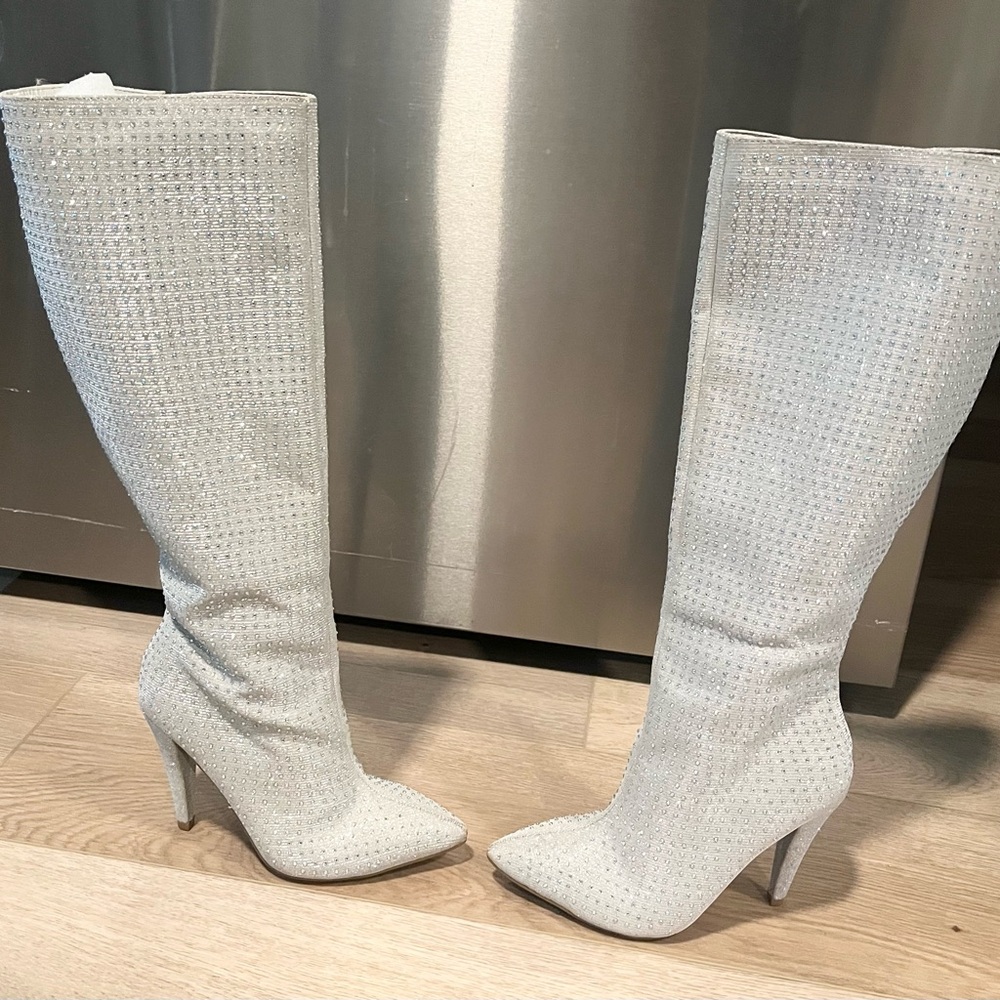 Elegant White Knee-High Women's Boots